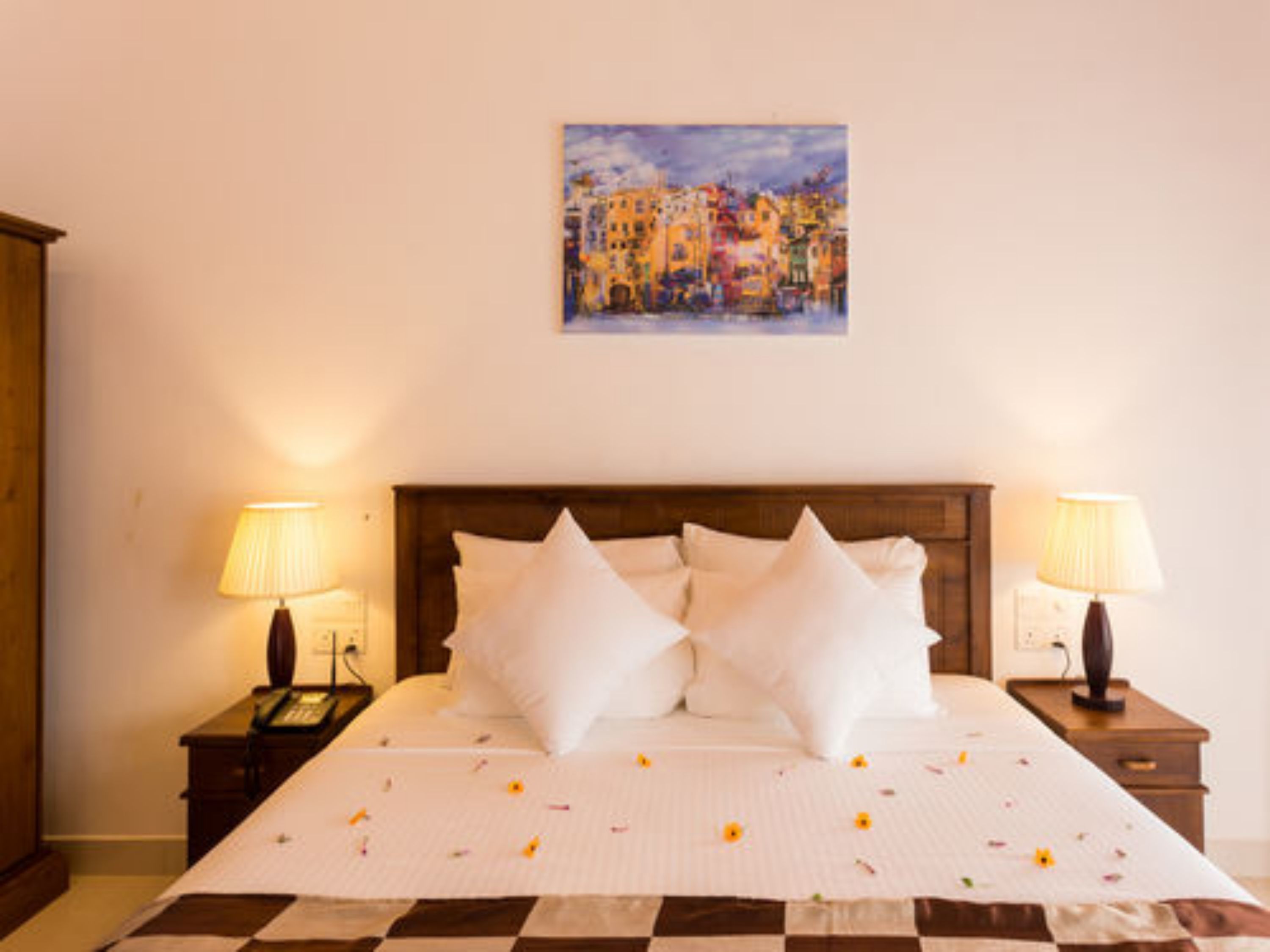 premium bedding, minibar, desk, free wifi