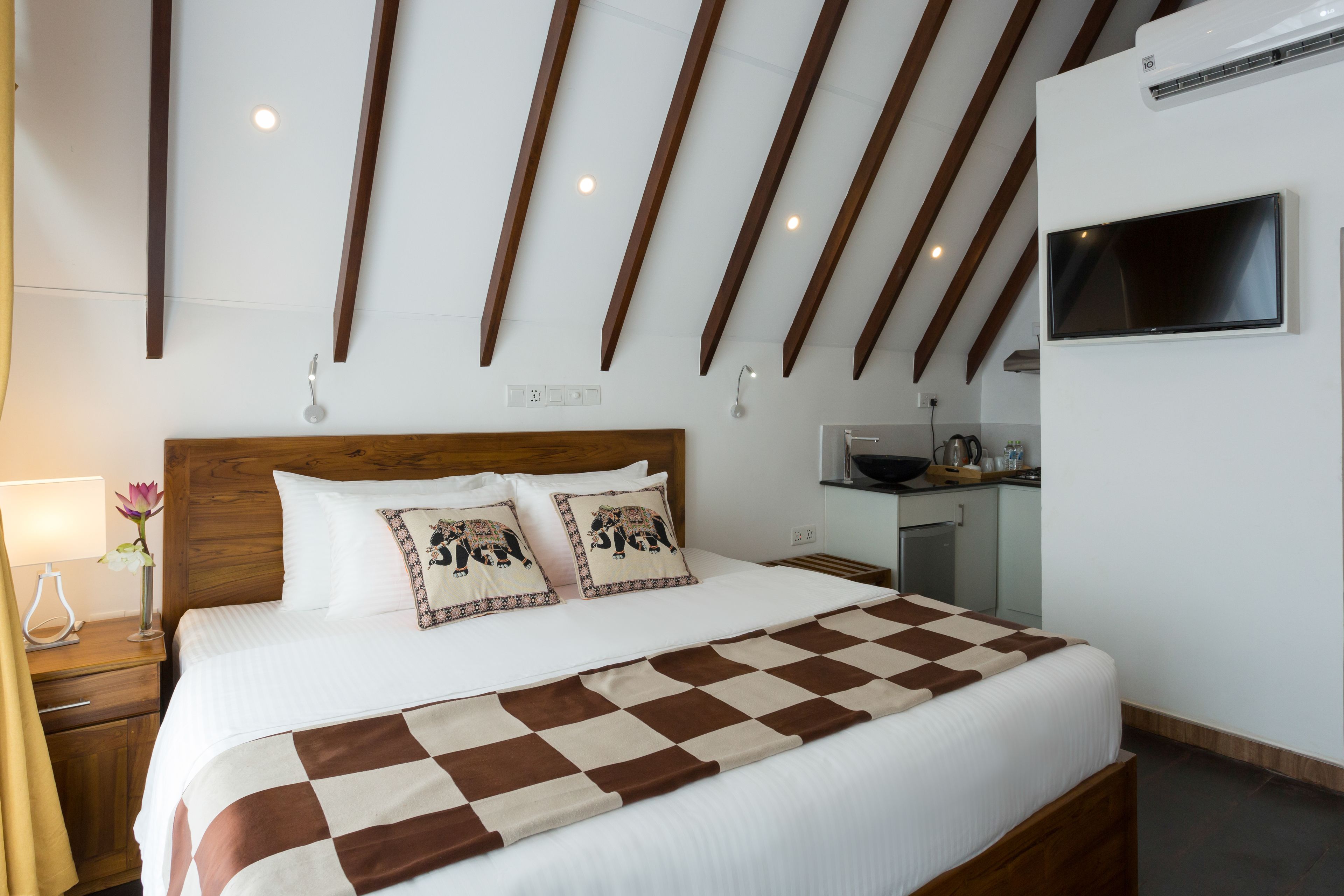 superior chalet, mountain view | premium bedding, minibar, desk, free wifi