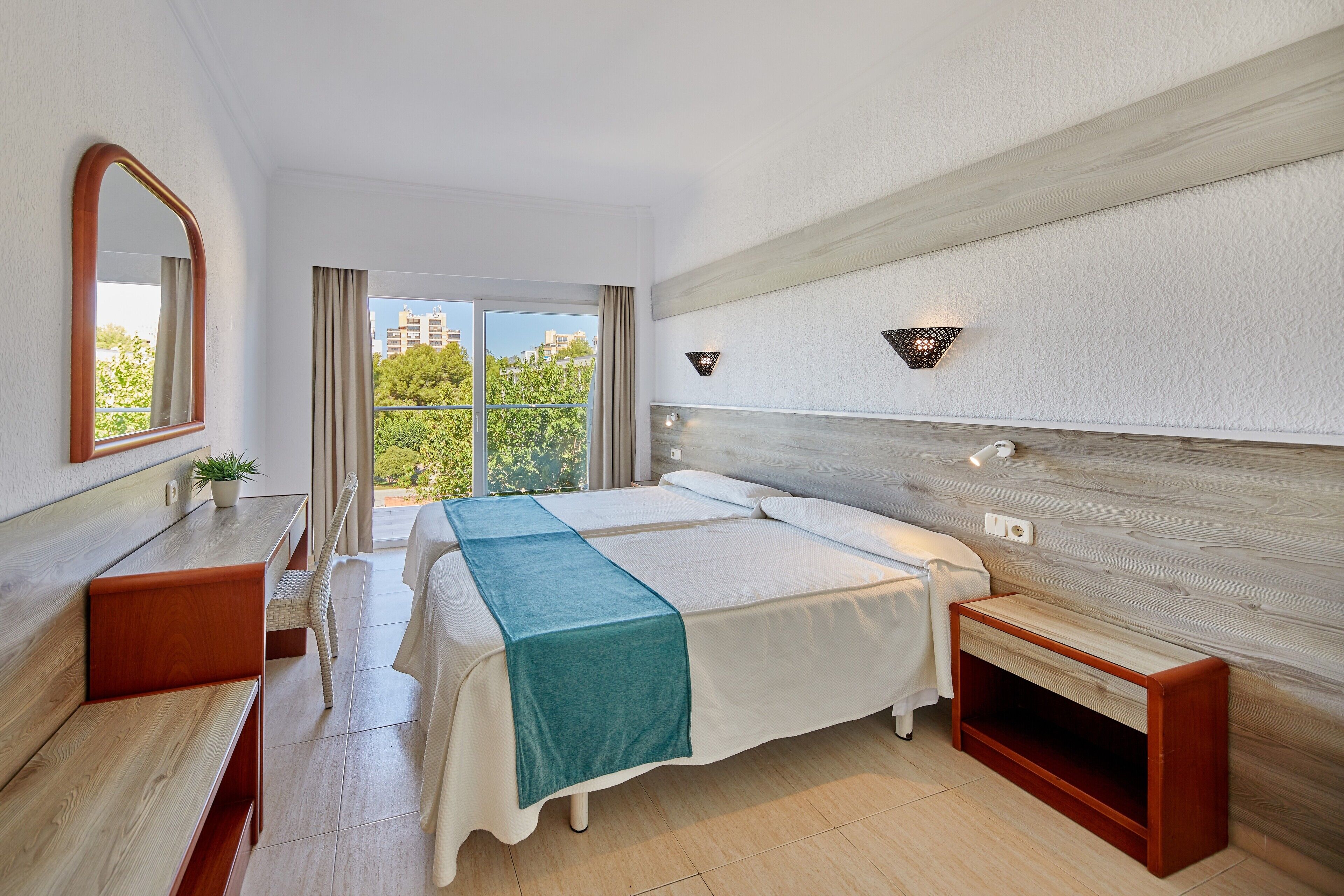 1 bedroom, in-room safe, desk, bed sheets
