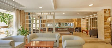 Lobby lounge