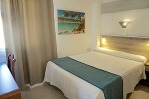 1 chambre, coffres-forts dans les chambres, bureau, draps fournis