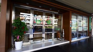 施設の入り口