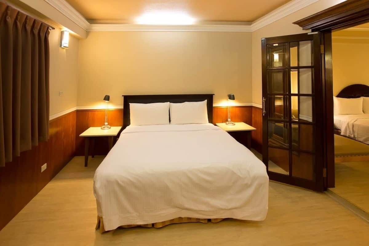 Quadruple Room | Desk, blackout drapes, soundproofing, WiFi (free)