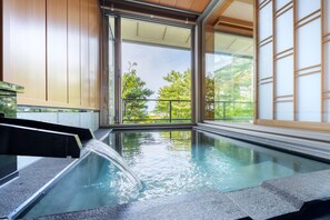 Zweibettzimmer, Whirlpool (View Bath Twin, RW2F)