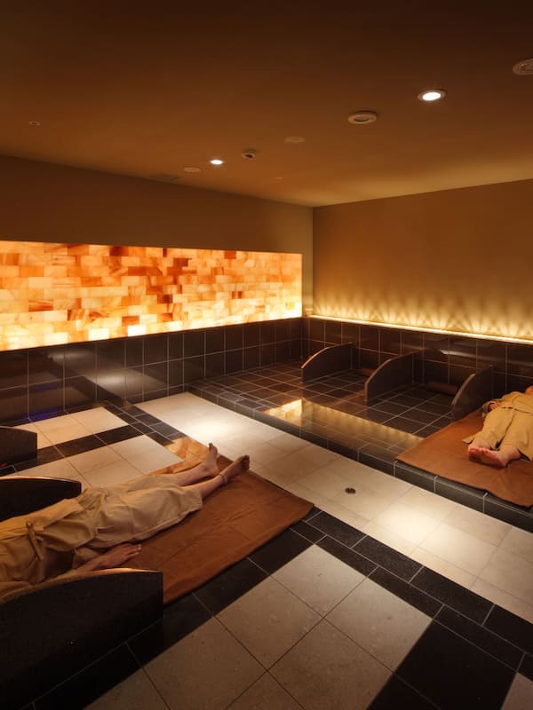 Sauna, steam room, hot springs/mineral springs, body treatments