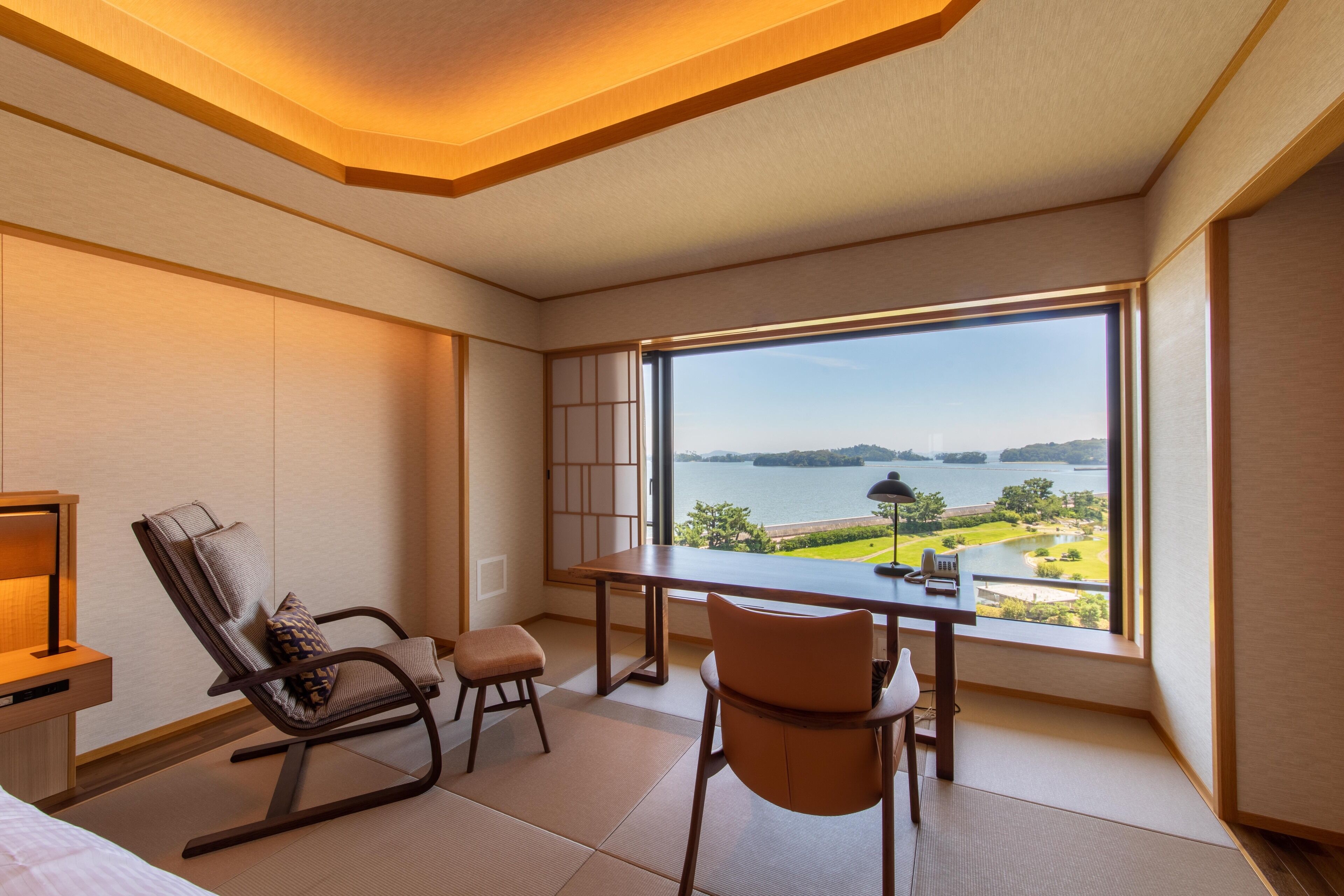 Habitación Deluxe con 2 camas individuales, 2 camas matrimoniales, vista al océano, frente al mar | Caja de seguridad en la habitación, muebles diferentes y escritorio 