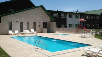 حمّام سباحة خارجي، مقاعد للتشمس