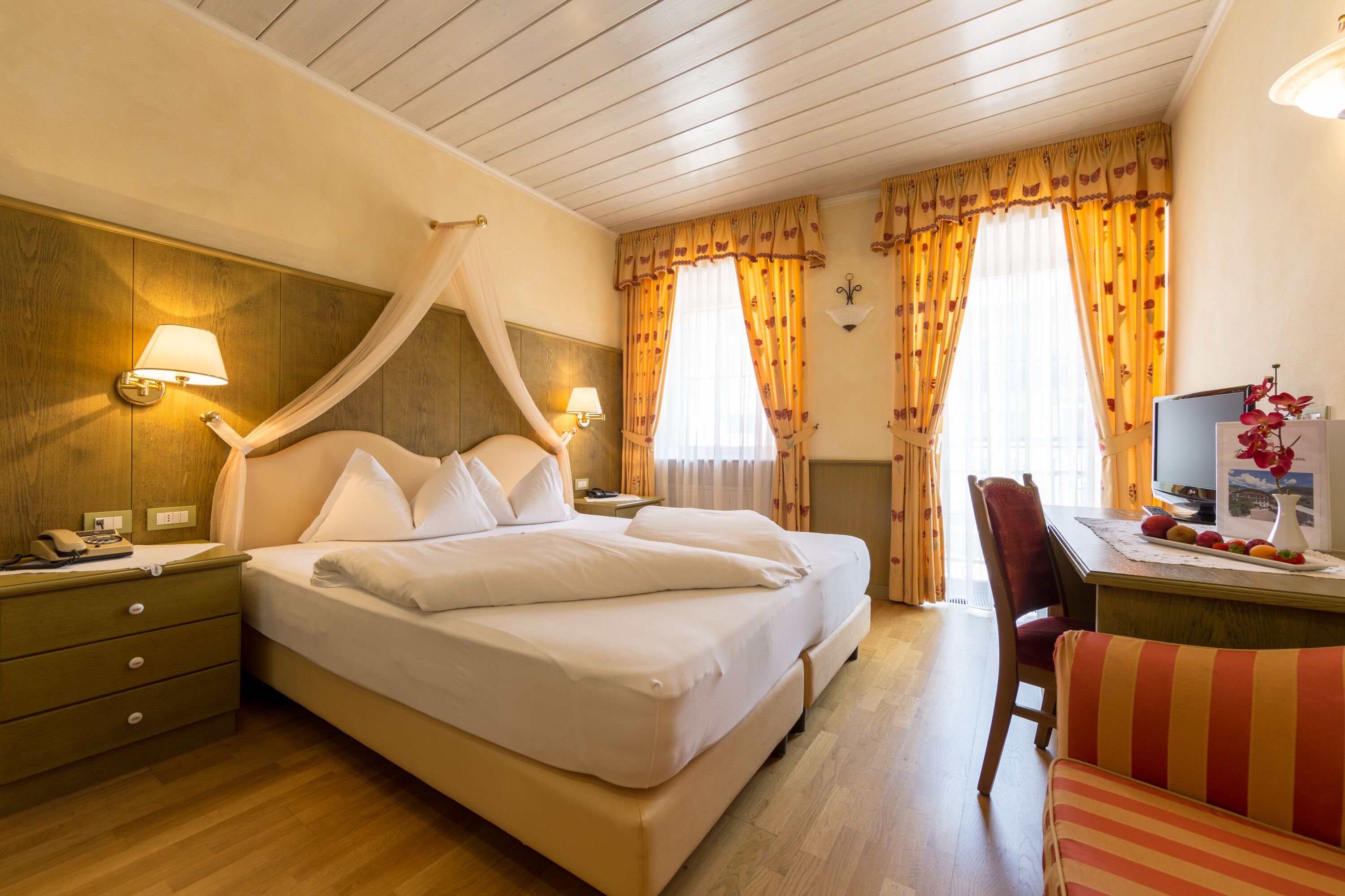 In-room safe, free cribs/infant beds, free WiFi, bed sheets