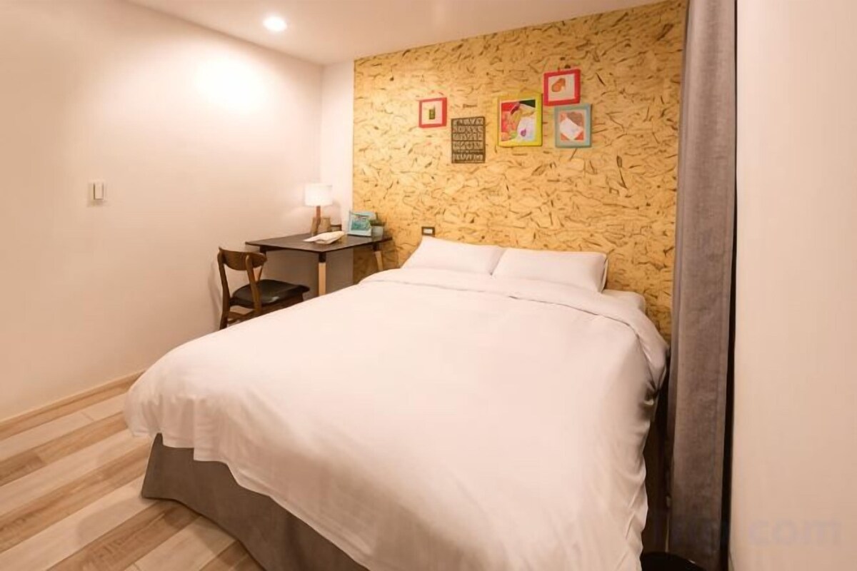 Blackout curtains, free WiFi, bed sheets