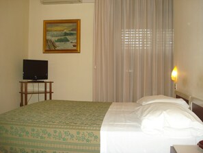 Single Room | Desk, blackout curtains, free WiFi, bed sheets - Hotel Sole (Nocera Inferiore)