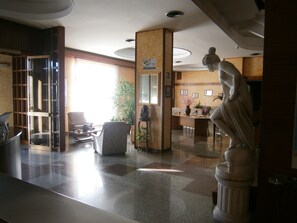 Lobby sitting area - Hotel Sole (Nocera Inferiore)