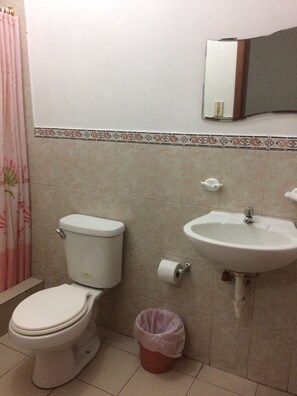 Shower, free toiletries