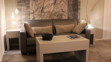 Junior Suite, Balcony (3 Selva) - Erste Etage | Wohnbereich | 32-Zoll-Flachbildfernseher mit Kabelempfang, Fernseher