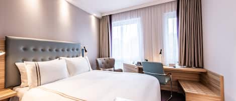 Standard Double Room | In-room safe, soundproofing, iron/ironing board, free WiFi