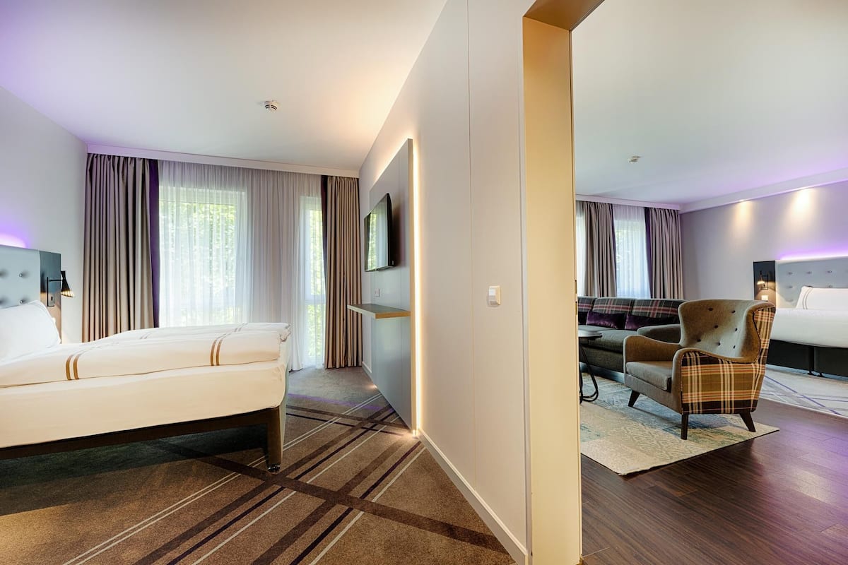 In-room safe, soundproofing, iron/ironing board, free WiFi