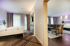 Standard Quadruple Room | 1 bedroom, in-room safe, soundproofing, iron/ironing board