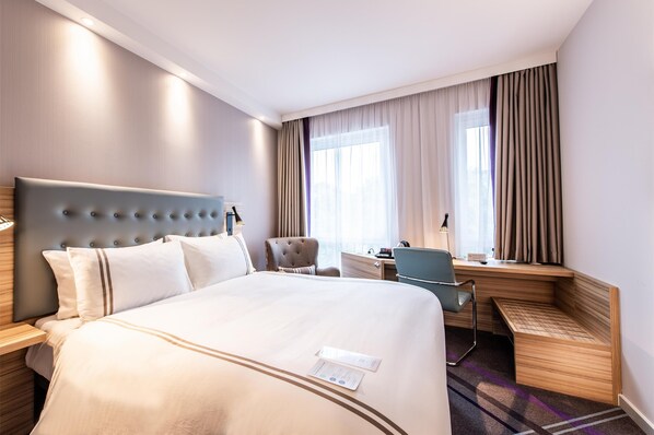 Standard Double Room | 1 bedroom, in-room safe, soundproofing, iron/ironing board