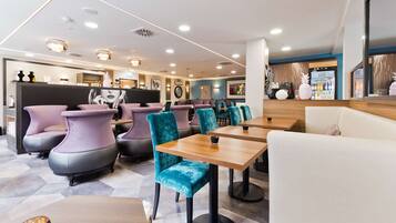 Desayuno buffet todos los días (EUR 16 por persona)