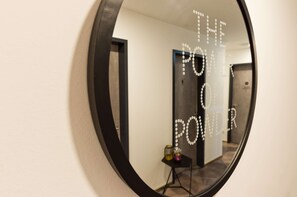 Minibar, una cassaforte in camera, una scrivania, insonorizzazione