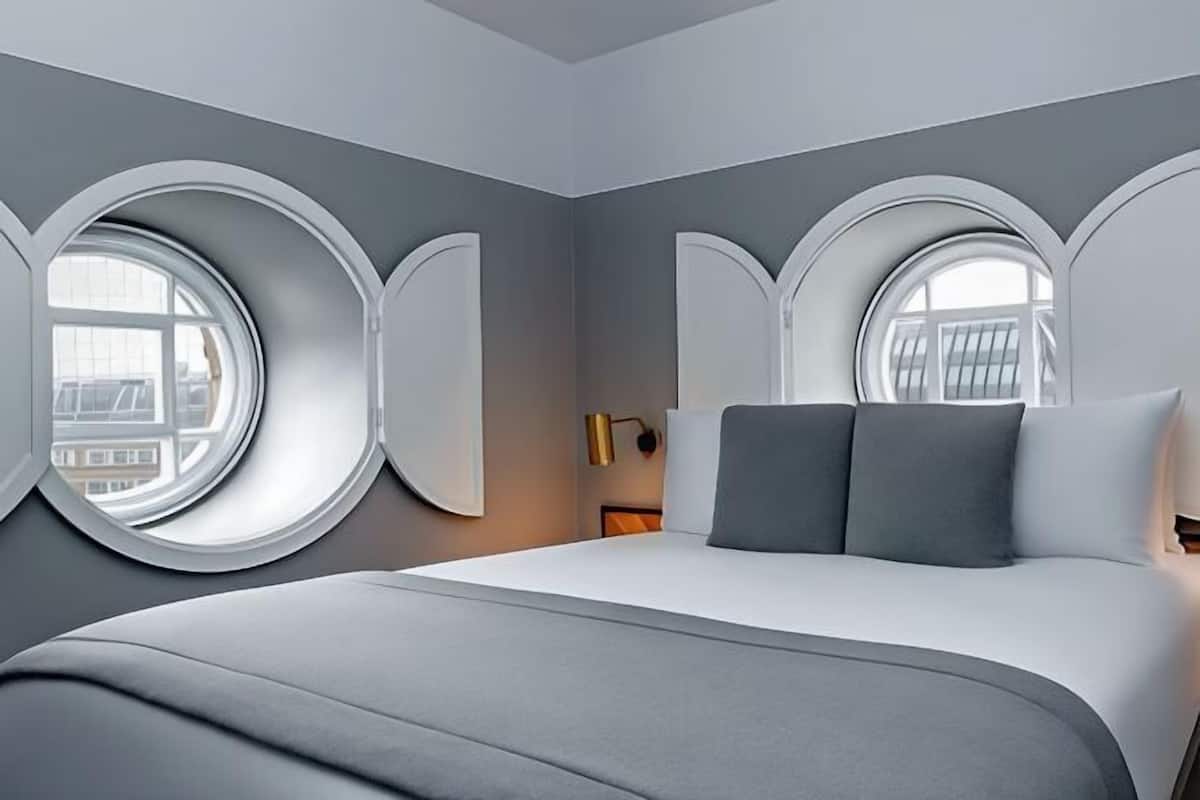 1 bedroom, hypo-allergenic bedding, in-room safe, soundproofing