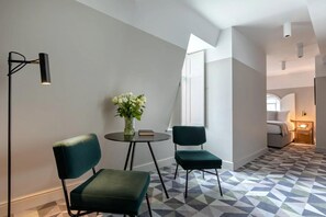 Dobbeltrom – executive, 1 dobbeltseng | Allergitestet sengetøy, safe på rommet, lydisolert og strykejern/-brett