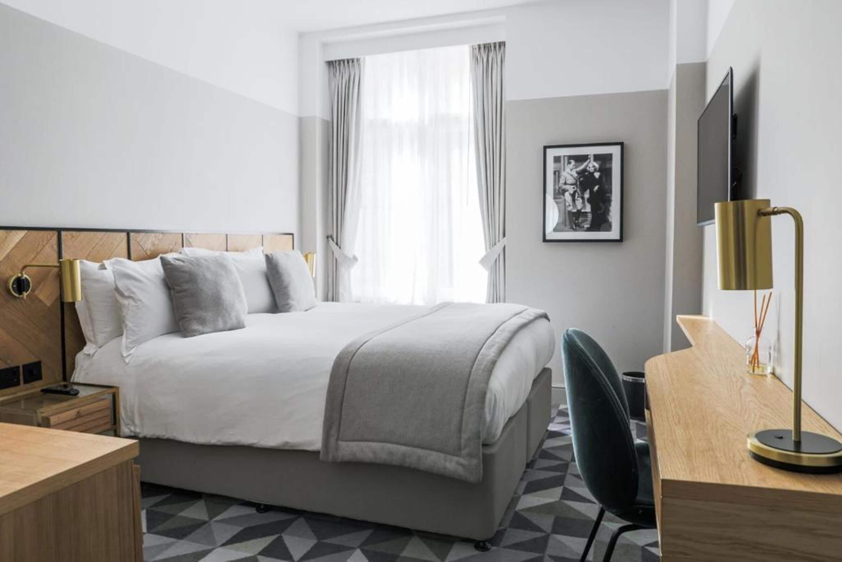 deluxe double room | 1 bedroom, hypo-allergenic bedding, in-room safe, soundproofing