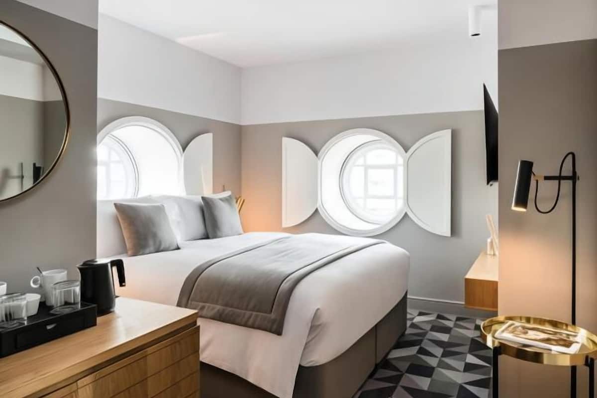 1 bedroom, hypo-allergenic bedding, in-room safe, soundproofing