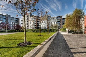 Terrace/patio - Vizion by ShortstayMK (Milton Keynes)