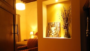 Superior Room | Down duvets, in-room safe, blackout curtains, iron/ironing board - Hotel Viejo Zaguán by Lunian (Guanajuato)