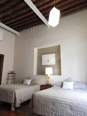 Habitación doble superior | Edredón, caja de seguridad en la habitación y decoración personalizada 