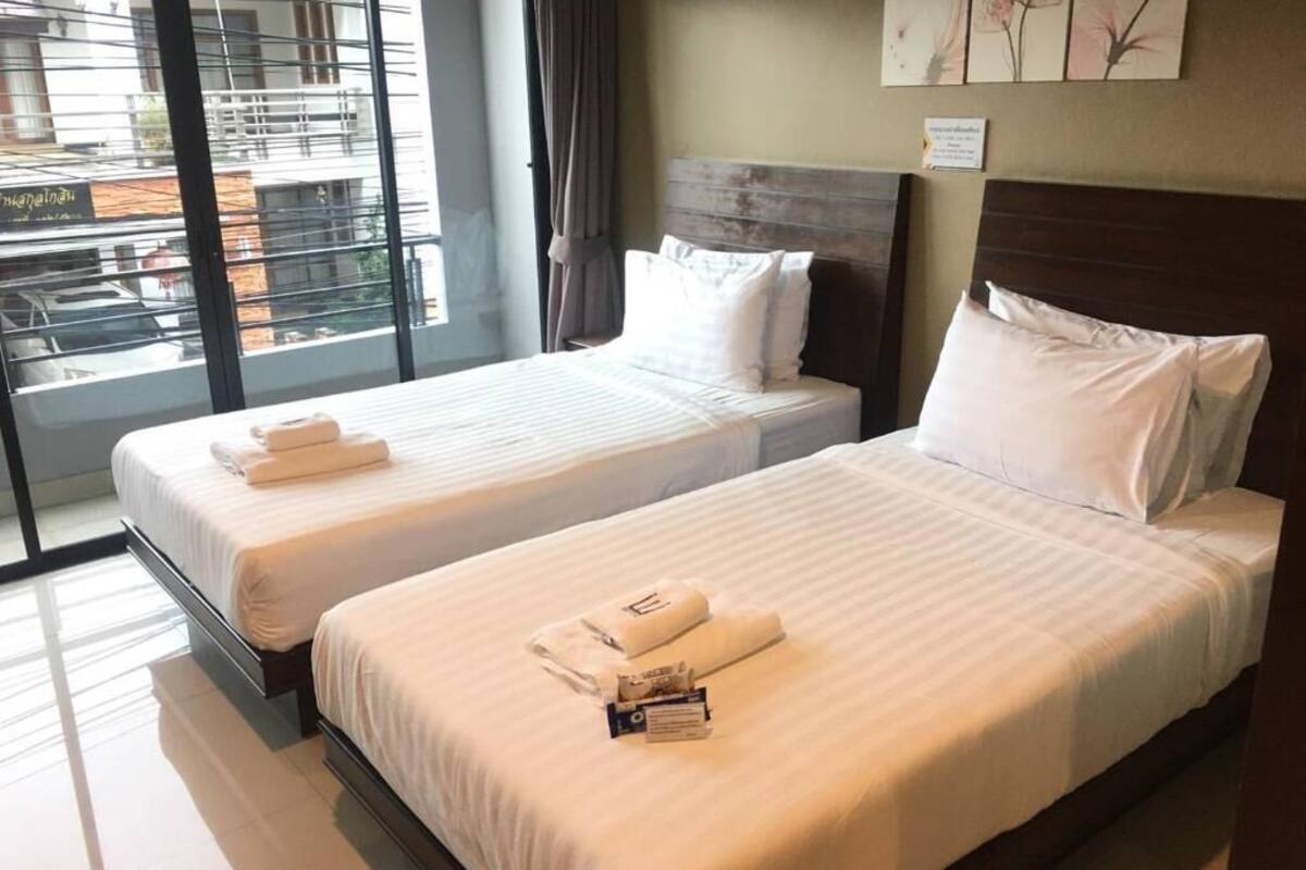 desk, laptop workspace, free wifi, bed sheets