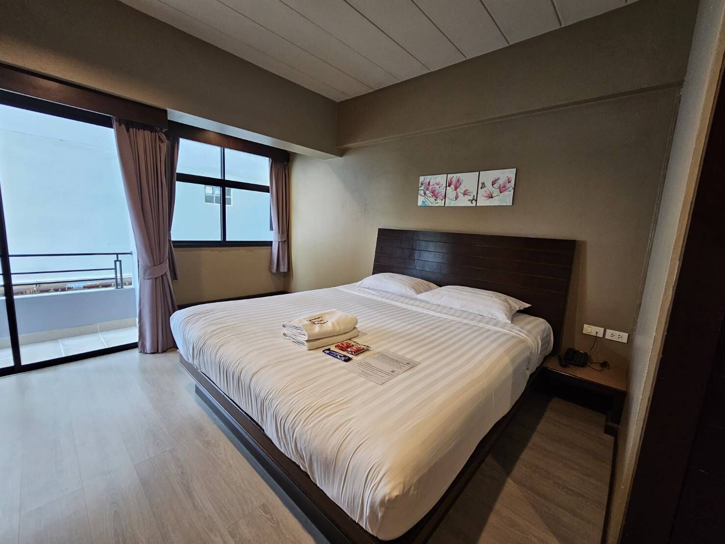 superior king bed | desk, laptop workspace, free wifi, bed sheets