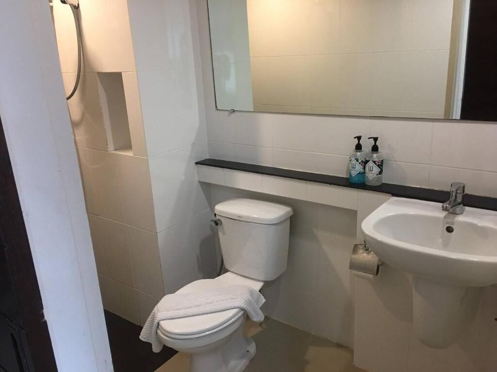 shower, free toiletries, towels, soap