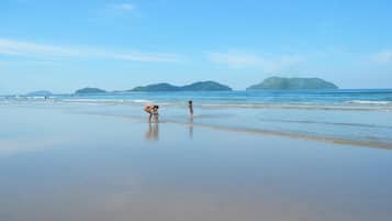Beach nearby, white sand, sun-loungers, beach umbrellas