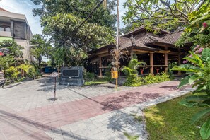 Front of property - ZEN Rooms Seminyak Taman Petitenget (Seminyak)