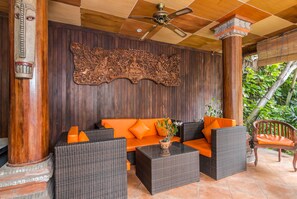 Lobby sitting area - ZEN Rooms Seminyak Taman Petitenget (Seminyak)