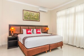 Superior Double Room | In-room safe, desk, free WiFi, bed sheets - ZEN Rooms Seminyak Taman Petitenget (Seminyak)