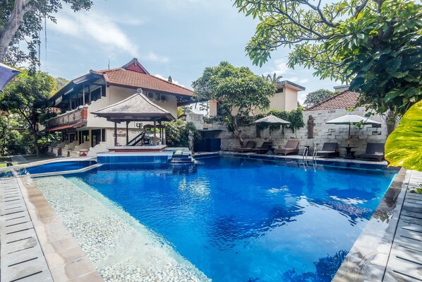 Outdoor pool - ZEN Rooms Seminyak Taman Petitenget (Seminyak)