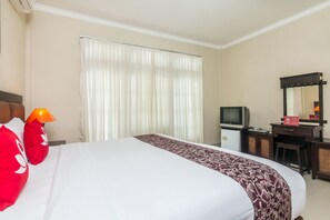 Superior Double Room | In-room safe, desk, free WiFi, bed sheets - ZEN Rooms Seminyak Taman Petitenget (Seminyak)