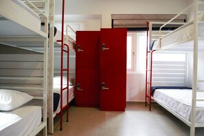 Dortoir Partagé Confort (10-Bed Mix Dorm) | Literie de qualité supérieure, coffres-forts dans les chambres