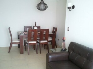 Apartment, 2 Bedrooms, Beach View | In-room dining