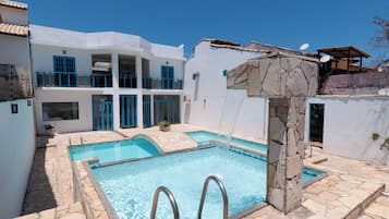 2 piscinas externas