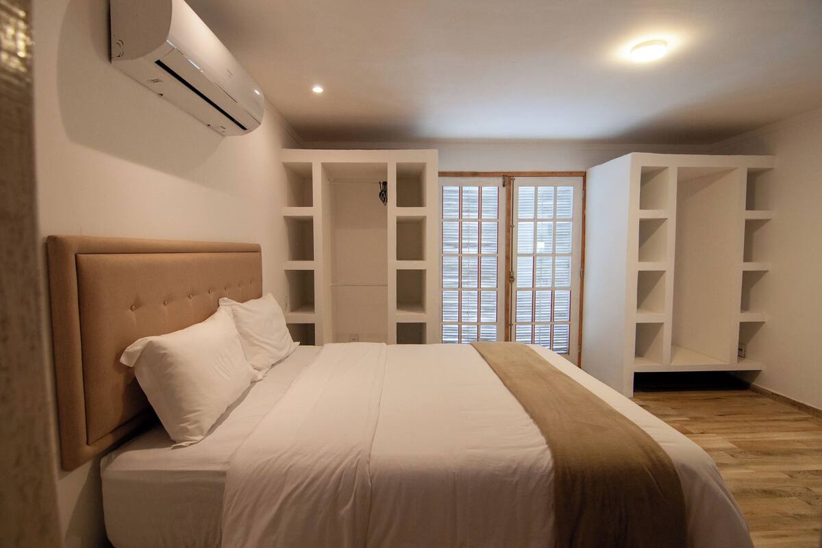 Suite superior, 1 cama matrimonial | 1 habitación, ropa de cama de alta calidad y camas con pillow-top