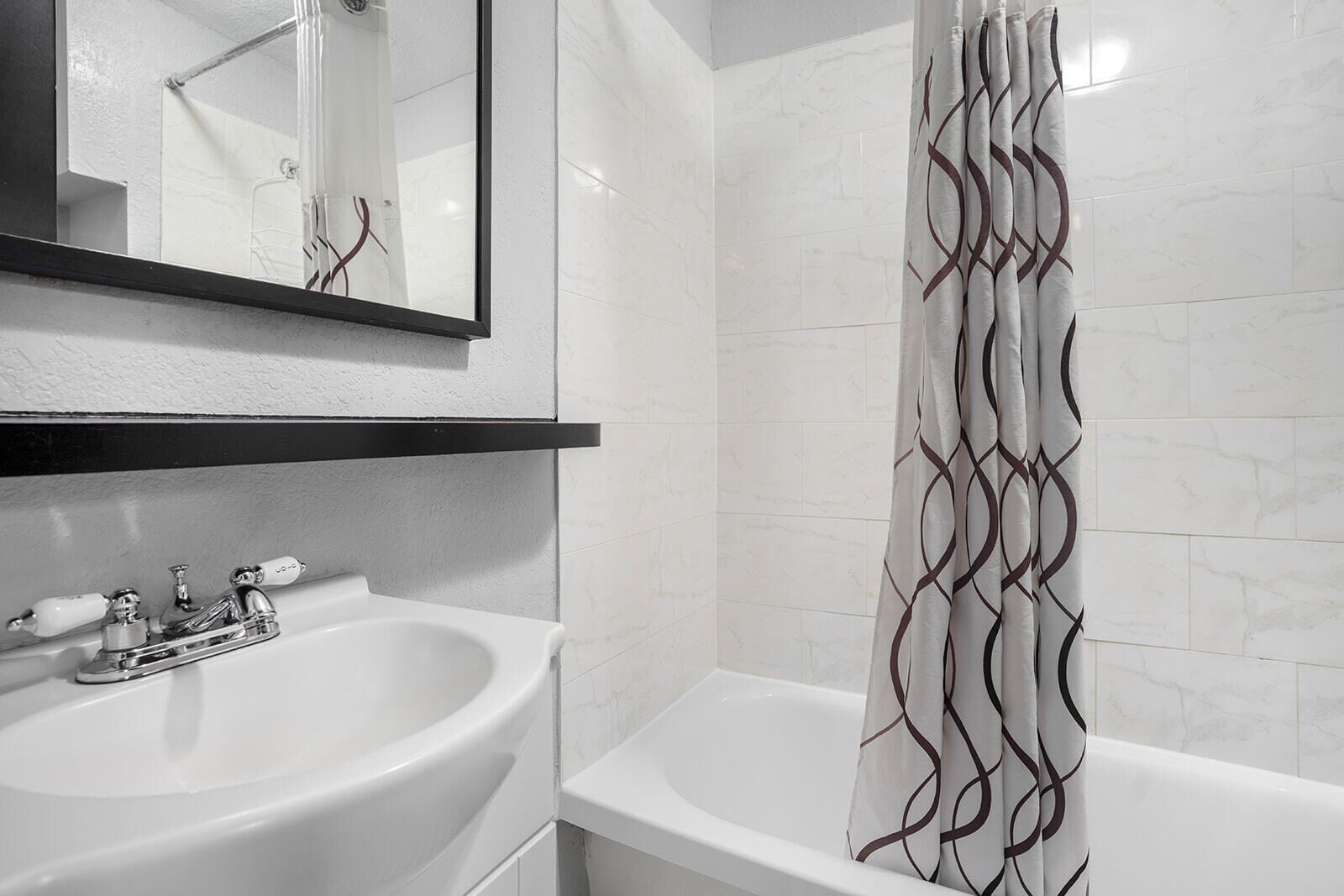 free toiletries, towels