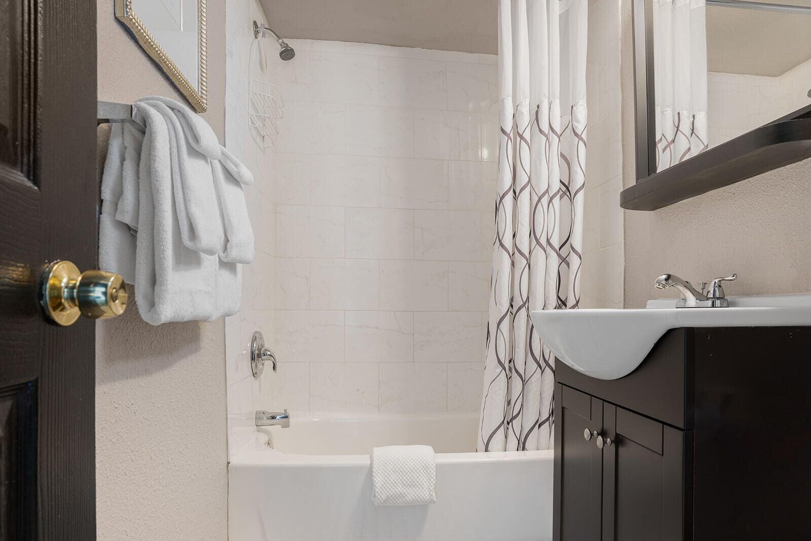 free toiletries, towels