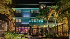 A modern hotel with a neon sign reading "AVALON" and a well-lit entrance. - Avalon Hotel Downtown St. Petersburg (St. Petersburg)