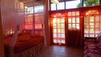 Apartment, 1 King Bed, Kitchen | Iron/ironing board, free cots/infant beds, free WiFi