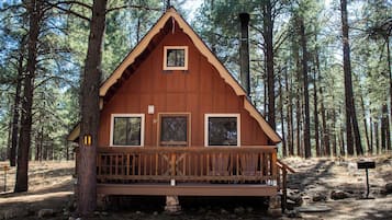 Standard Cabin, Private Bathroom (Cabin #11) | Iron/ironing board, bed sheets