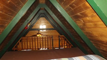标准小屋, 私人浴室 (Cabin #12) | 熨斗/熨板、床单