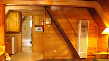 特色小屋, 私人浴室, 山景 (Cabin #7) | 起居区
